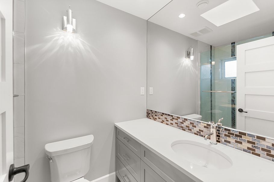 1041 W 58th Avenue Vancouver, BC - 21