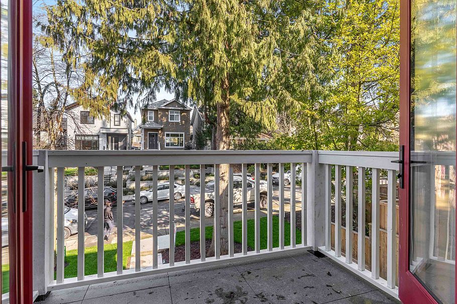 2566 W 2nd Avenue Vancouver, BC - 23