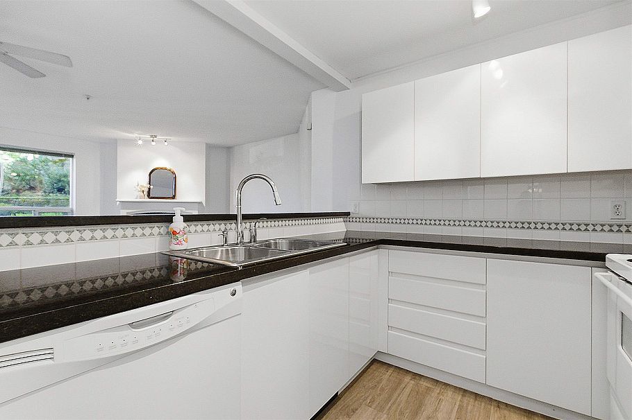 101 8460 Jellicoe Street Vancouver, BC - 15