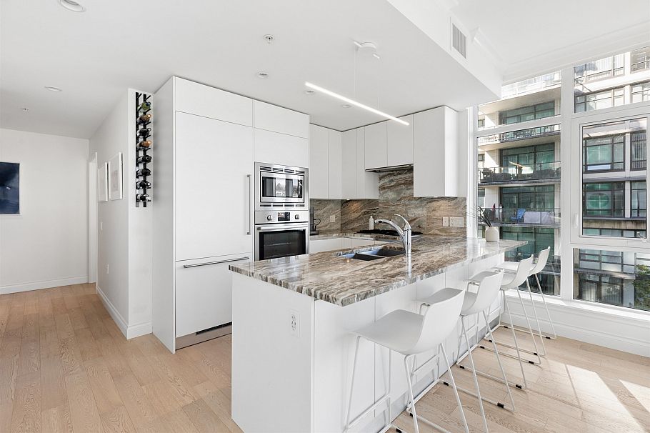 409 185 Victory Ship Way North Vancouver, BC - 3