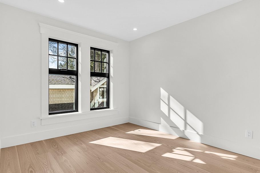 2566 W 2nd Avenue Vancouver, BC - 16