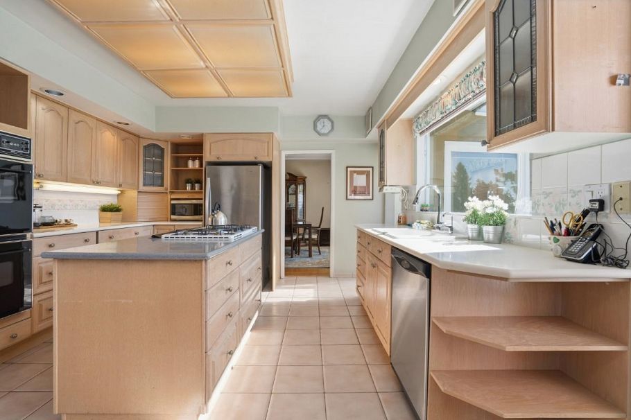 6034 Collingwood Place Vancouver, BC - 6