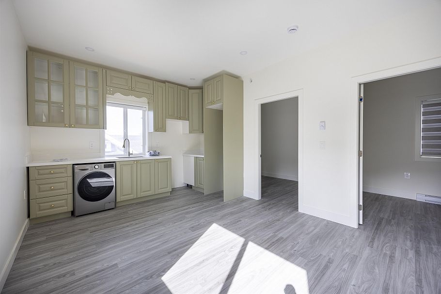 3259 E 46th Avenue Vancouver, BC - 35