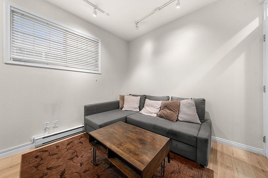 1263 W 16th Street North Vancouver, BC - 20