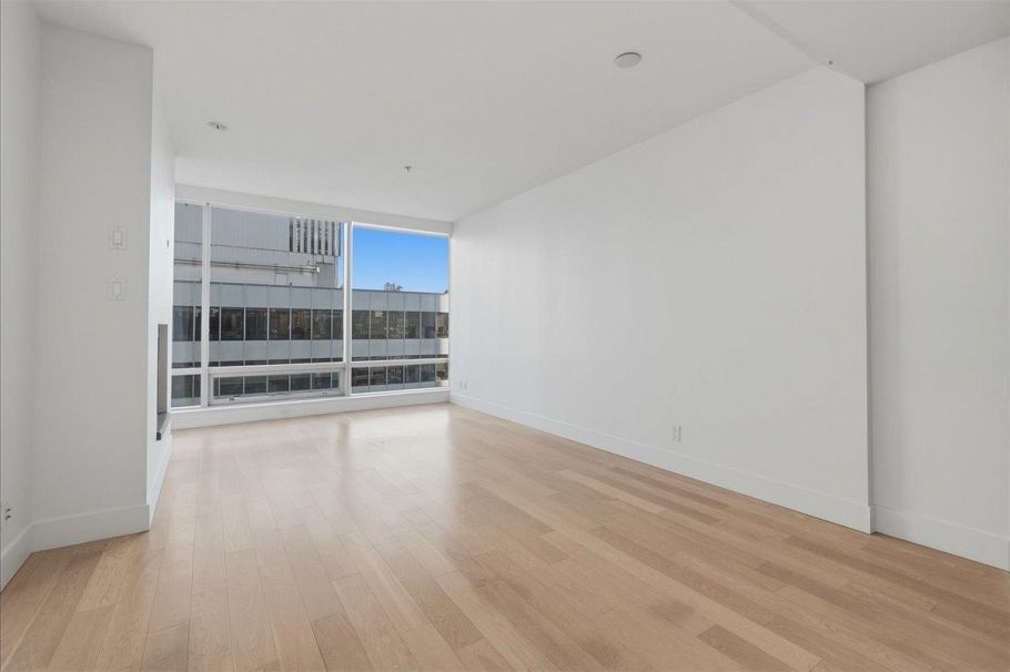 2206 1111 Alberni Street Vancouver, BC - 5