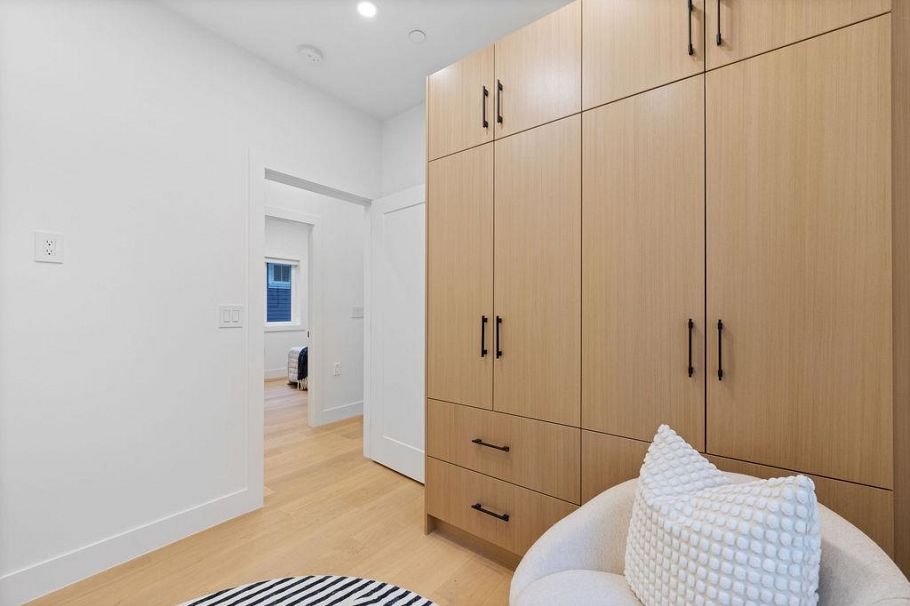 1 1166 E 11th Avenue Vancouver, BC - 25