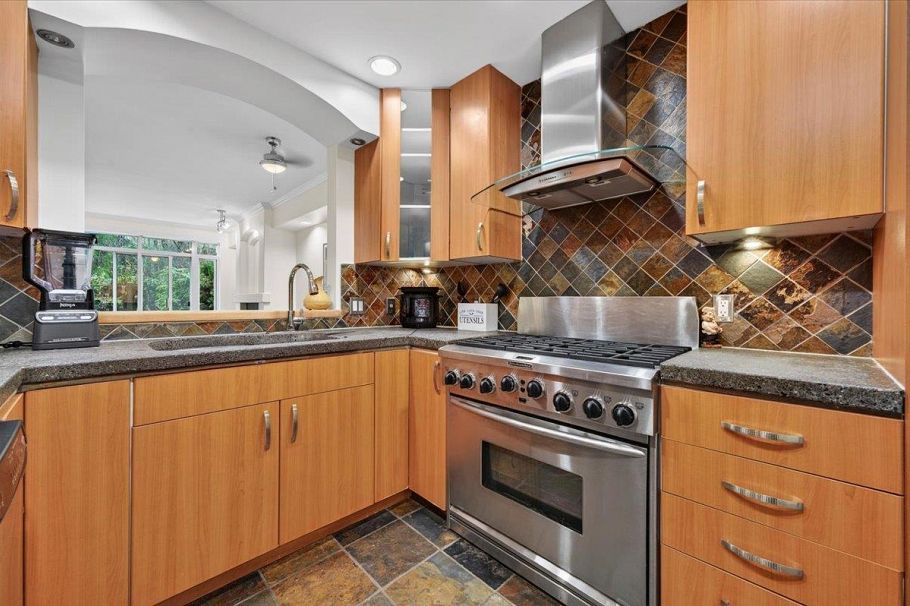 211 3600 Windcrest Drive North Vancouver, BC - 14