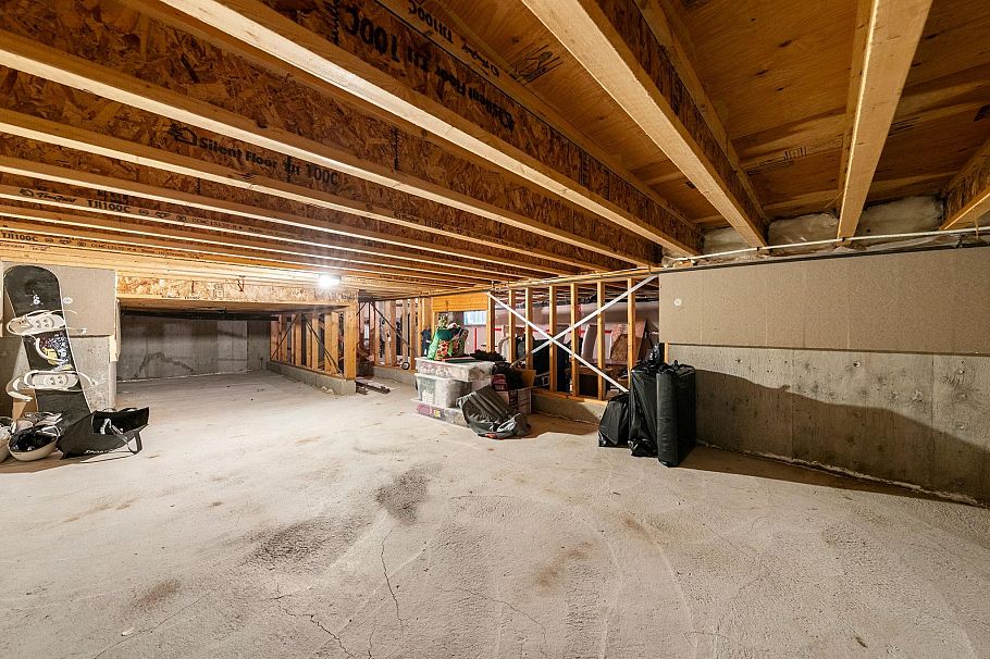 1263 W 16th Street North Vancouver, BC - 39