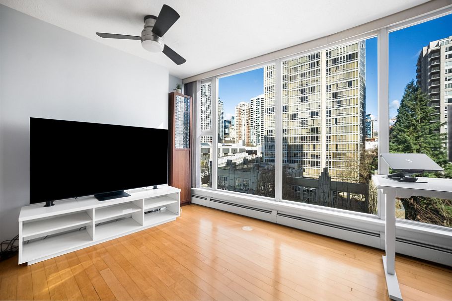 702 1008 Cambie Street Vancouver, BC - 2