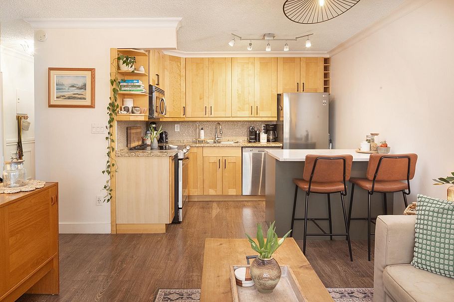 2004 145 St. Georges Avenue North Vancouver, BC - 6