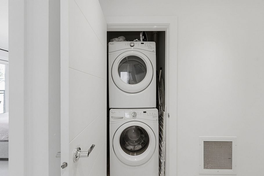 212 E 18th Street North Vancouver, BC - 24