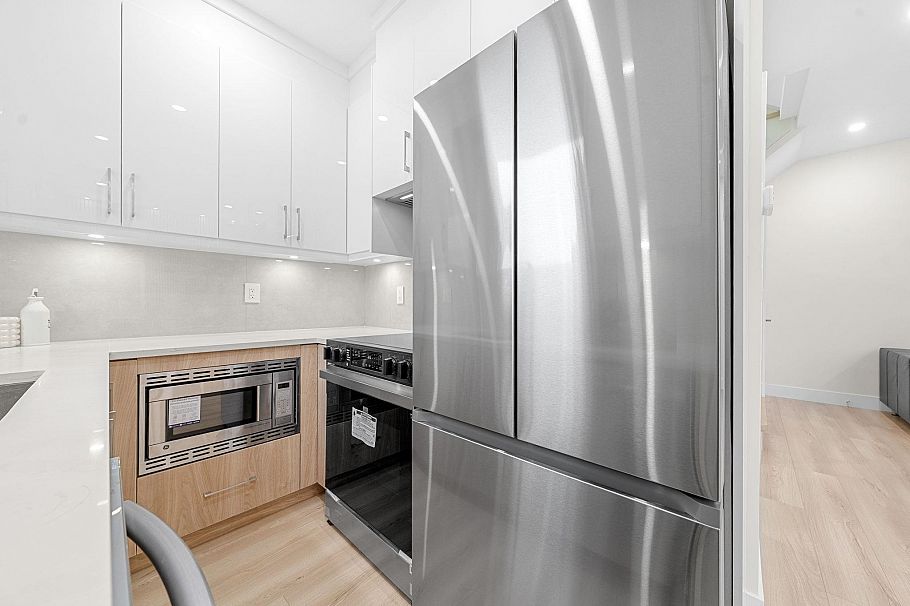 1 3581 Haida Drive Vancouver, BC - 17