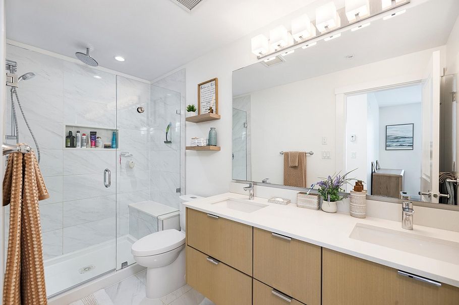 229 255 W 1st Street North Vancouver, BC - 11