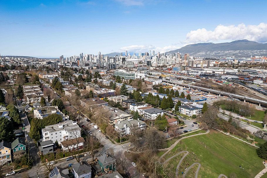 2412 St. Catherines Street Vancouver, BC - 33