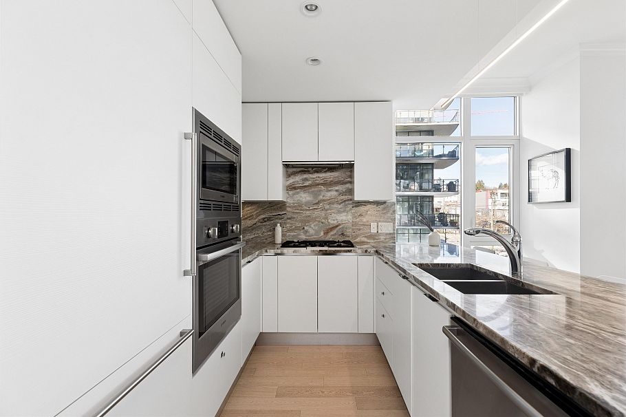 409 185 Victory Ship Way North Vancouver, BC - 4