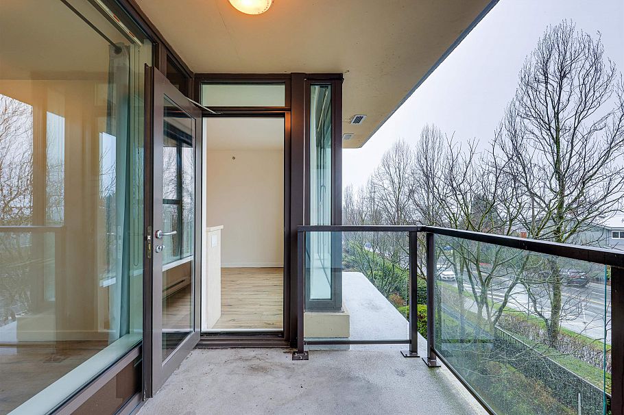 306 683 W Victoria Park North Vancouver, BC - 17