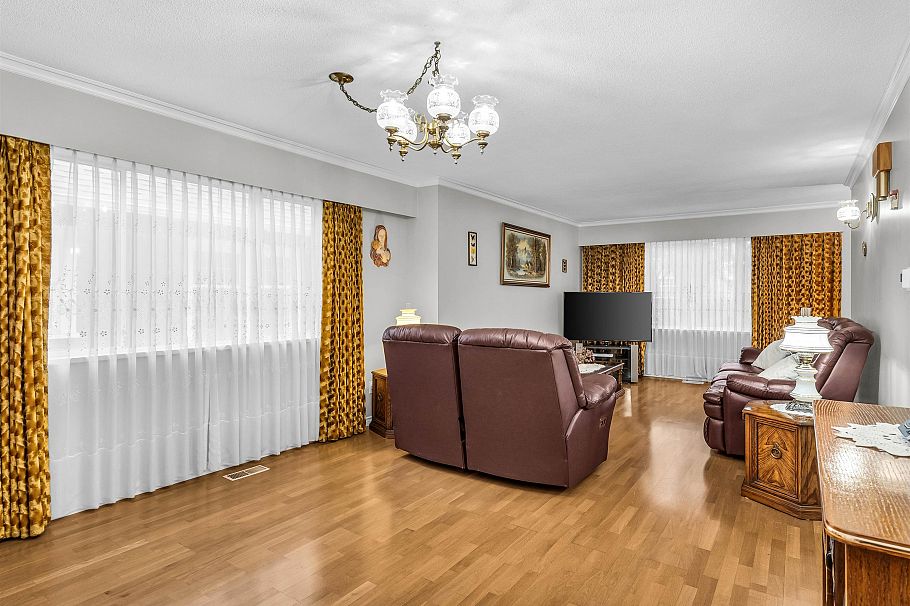 583 W 18th Avenue Vancouver, BC - 5