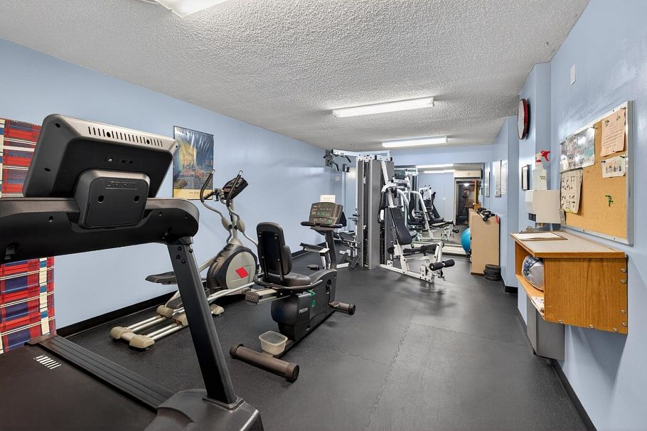 2004 145 St. Georges Avenue North Vancouver, BC - 18