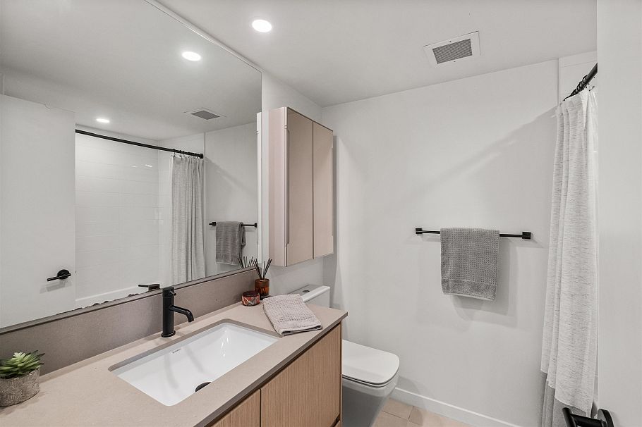 33 528 E 2nd Street North Vancouver, BC - 19