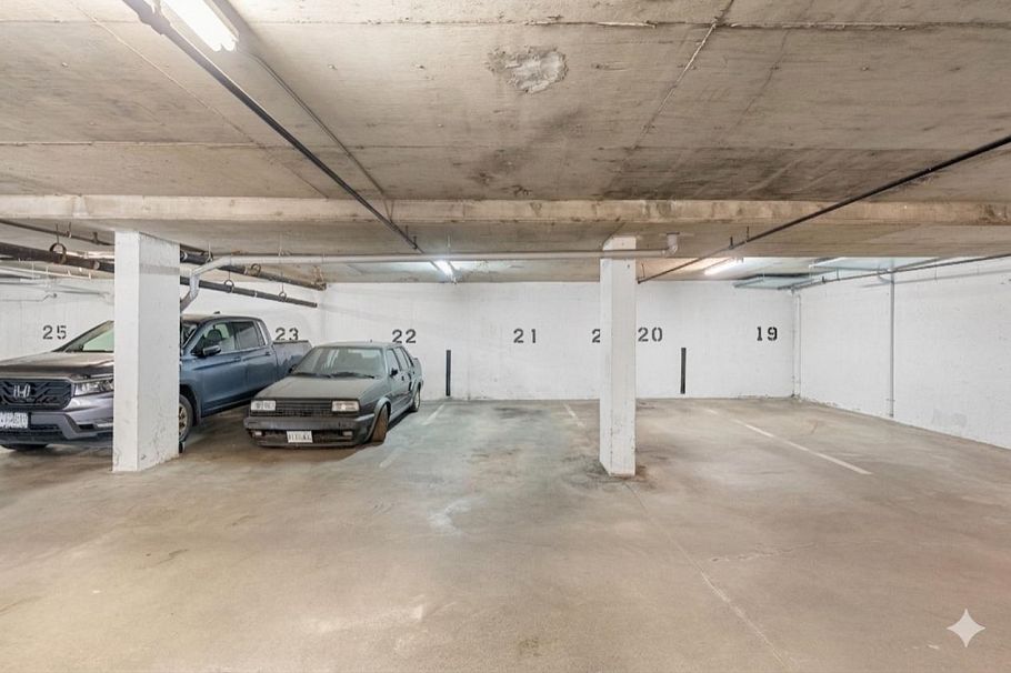 201 225 W 3rd Street North Vancouver, BC - 25