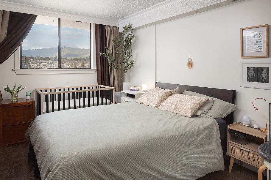 2004 145 St. Georges Avenue North Vancouver, BC - 12