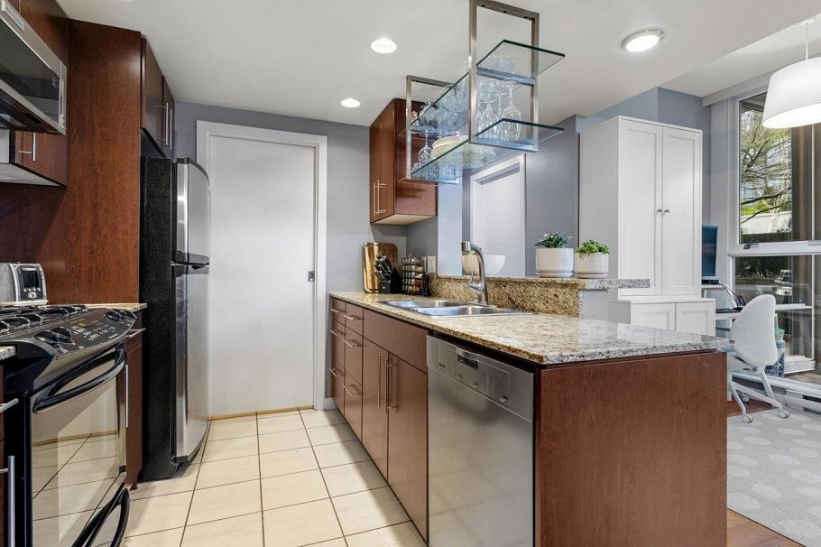 101 550 Pacific Street Vancouver, BC - 5