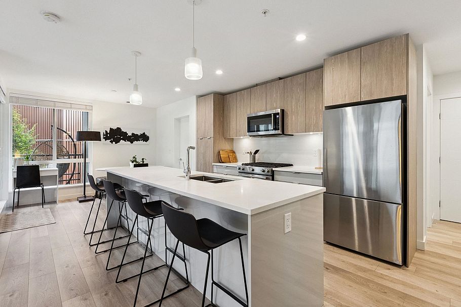 309 128 E 8th Street North Vancouver, BC - 3