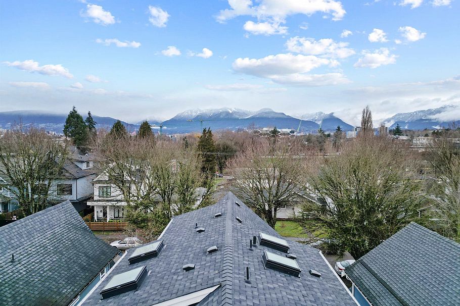 1 1166 E 11th Avenue Vancouver, BC - 34