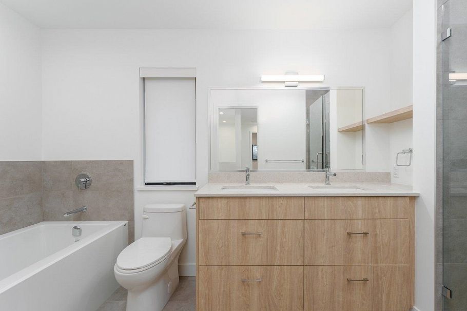 1123 E Keith Road North Vancouver, BC - 13