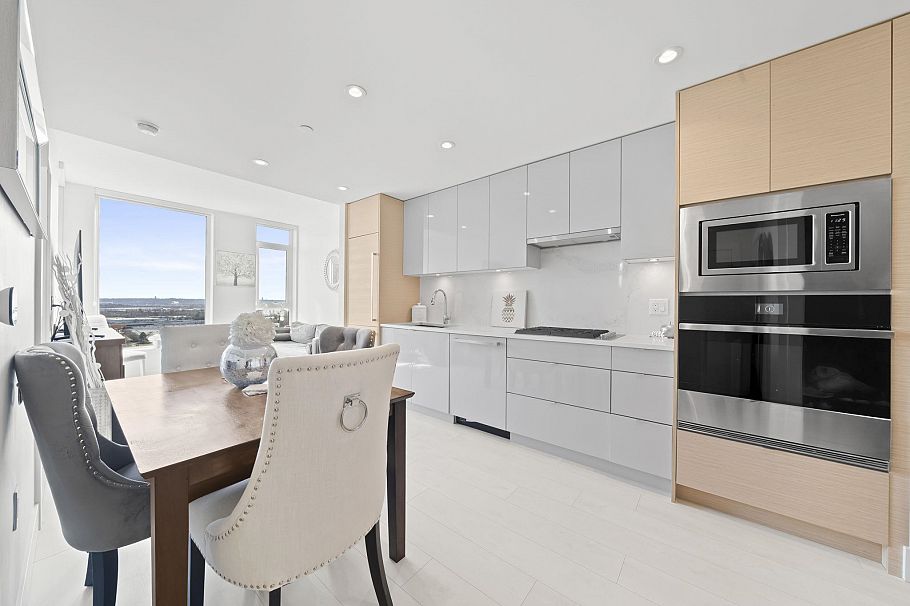 2201 3438 Sawmill Crescent Vancouver, BC - 2