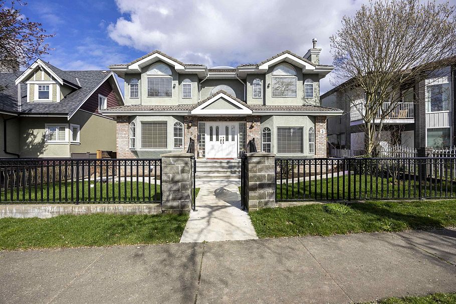 3259 E 46th Avenue Vancouver, BC - 1