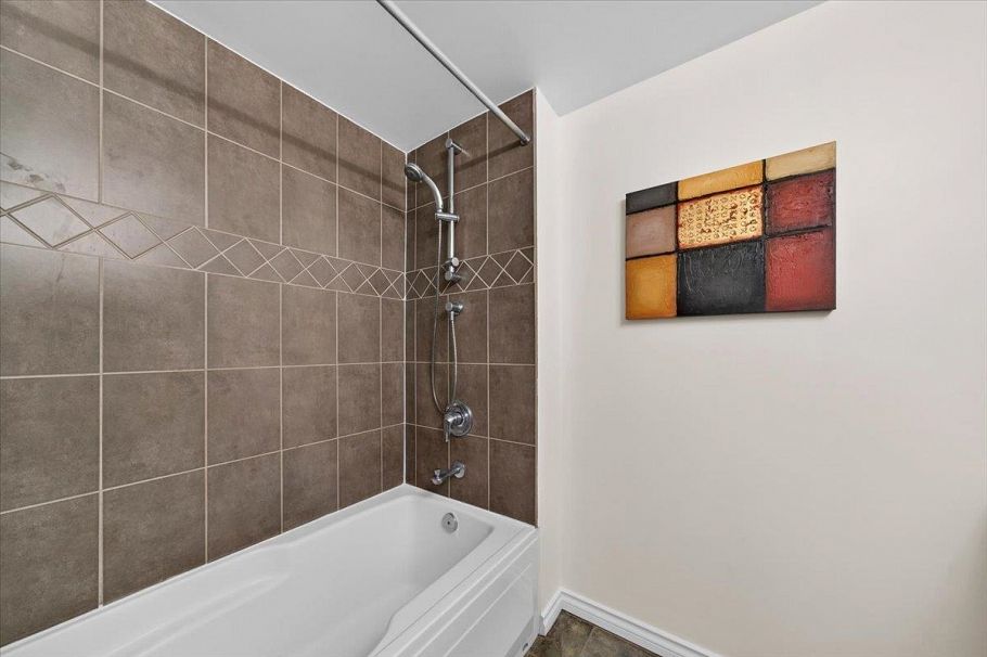 211 3600 Windcrest Drive North Vancouver, BC - 20