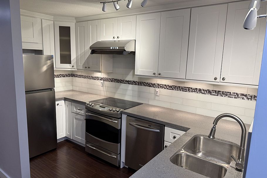 211 5723 Balsam Street Vancouver, BC - 3