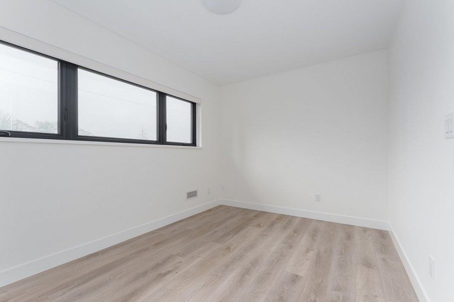 1123 E Keith Road North Vancouver, BC - 12