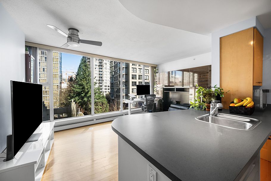 702 1008 Cambie Street Vancouver, BC - 6