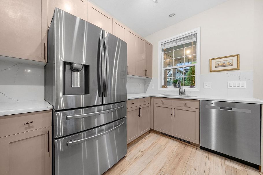 1263 W 16th Street North Vancouver, BC - 17