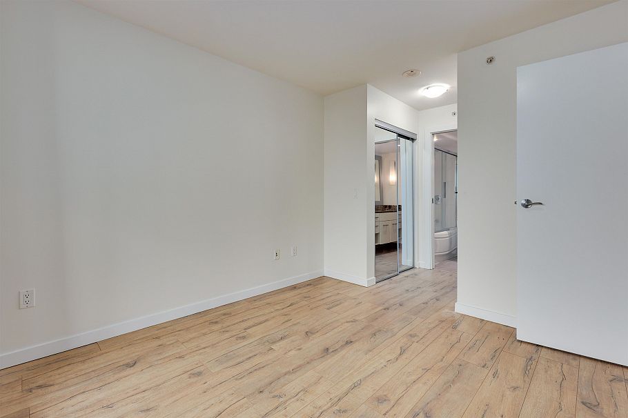 306 683 W Victoria Park North Vancouver, BC - 13