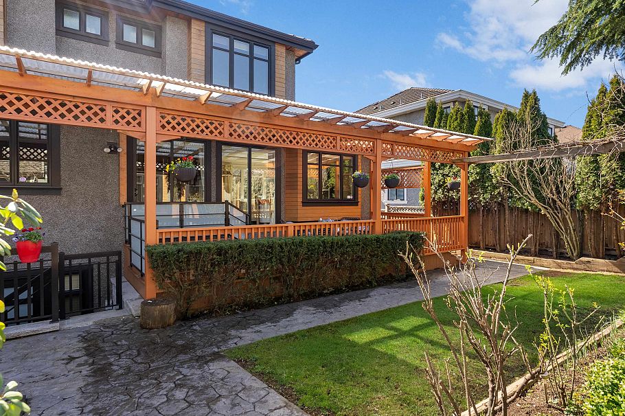 1041 W 58th Avenue Vancouver, BC - 37