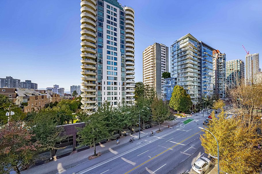 610 1330 Burrard Street Vancouver, BC - 14