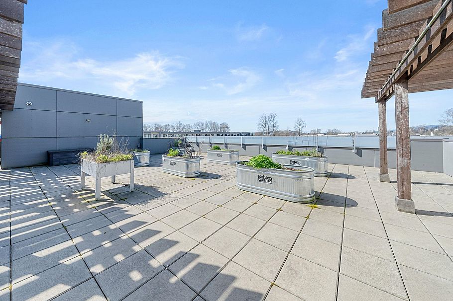 208 711 W 14th Street North Vancouver, BC - 31