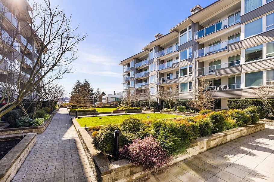 229 255 W 1st Street North Vancouver, BC - 19