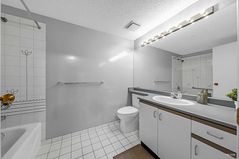 101 1924 Comox Street Vancouver, BC - 20