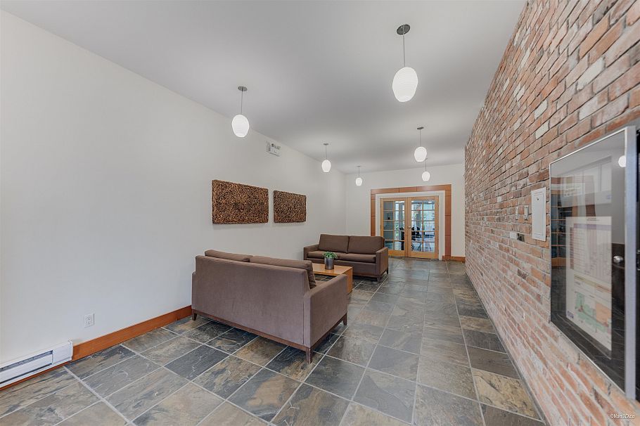 321 2515 Ontario Street Vancouver, BC - 4