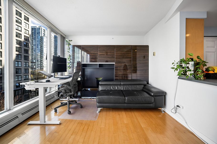 702 1008 Cambie Street Vancouver, BC - 4