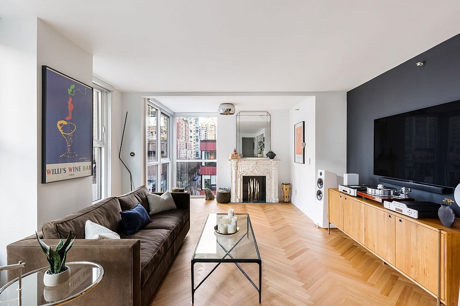 806 1318 Homer Street Vancouver, BC - 3