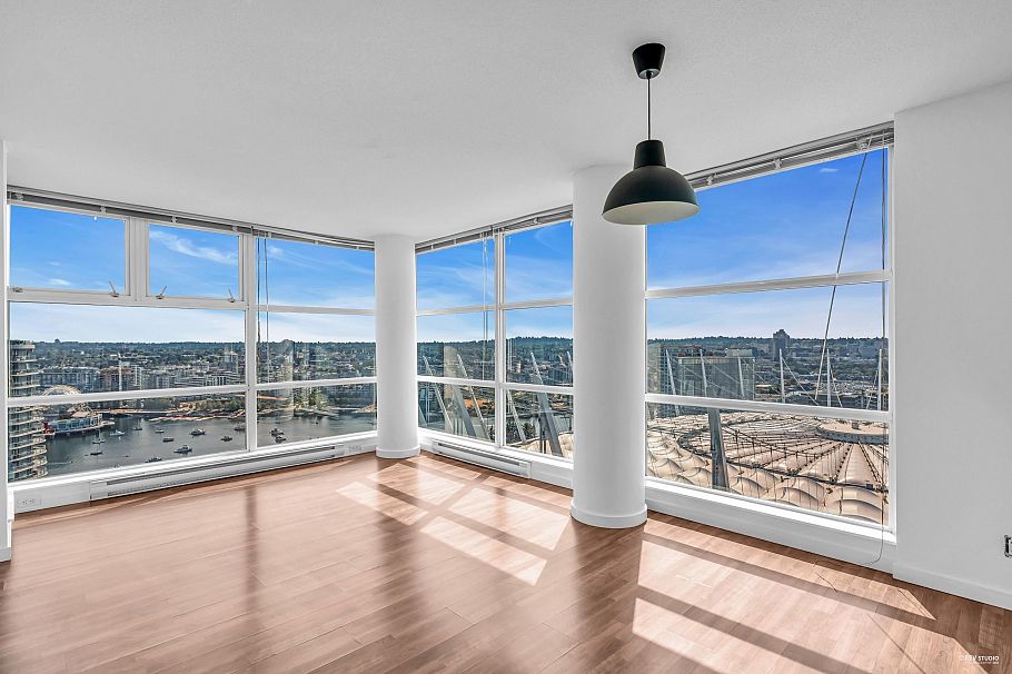 3201 111 W Georgia Street Vancouver, BC - 2