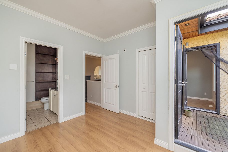 2638 Charles Street Vancouver, BC - 17