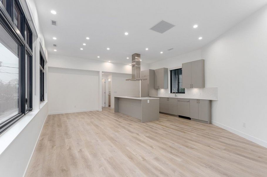 1123 E Keith Road North Vancouver, BC - 6