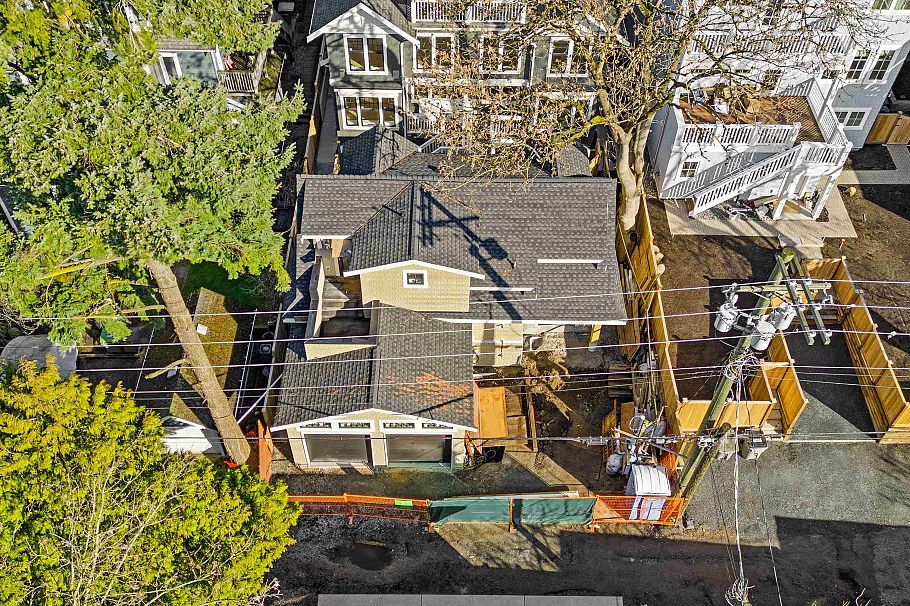 2570 W 2nd Avenue Vancouver, BC - 4