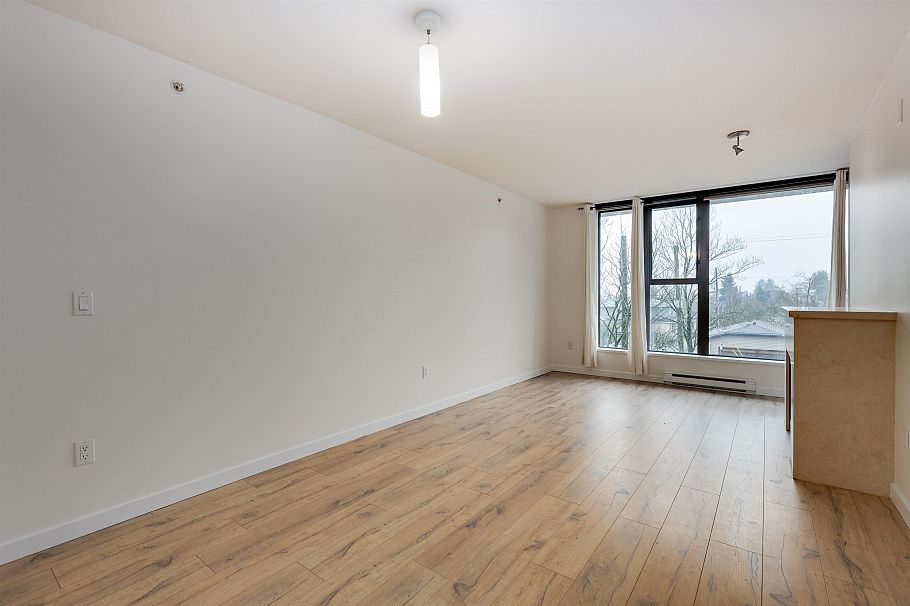 306 683 W Victoria Park North Vancouver, BC - 22